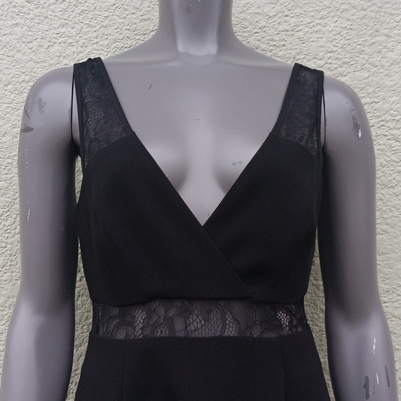 BCBGENERATION LADIES BLACK SLEEVELESS V NECK MINI SKIRT W/ LACED TRIM (VIETNAM) - Picture 4 of 17